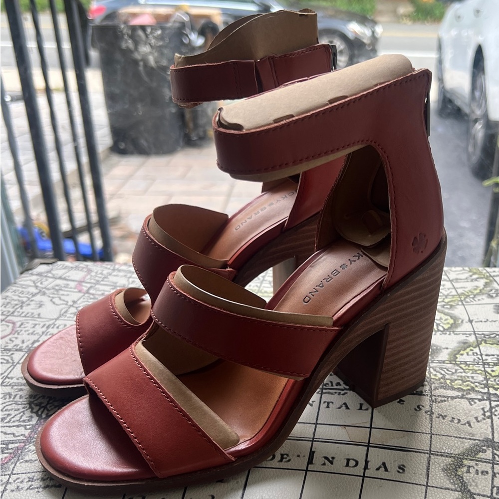Lucky Brand Womens LK-Valka Round Toe Stacked Heel Leather Heeled Sandal 7